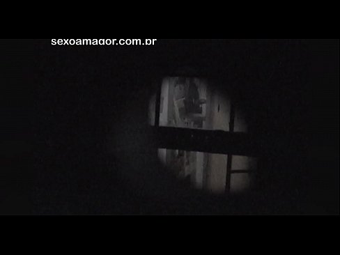 ❤️ Blondie blir hemligt videofilmad av en voyeur från grannskapet gömd bakom ihåliga tegelstenar Sexvideo at sv.tubesexer-com.ru ﹏