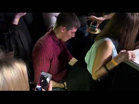 ❤️ Äkta sex på en rysk nattklubb. 18-årig rysk tjej i anus och vagina knullad på en nattklubb. Sexvideo at sv.tubesexer-com.ru ﹏
